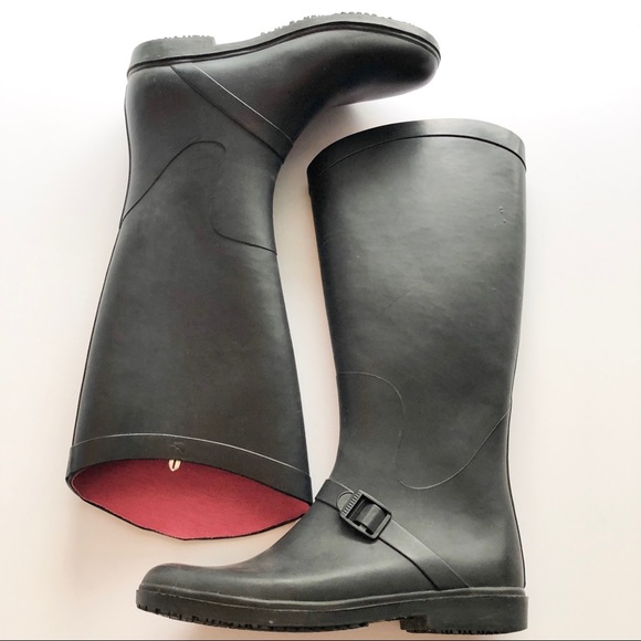 black matte rain boots